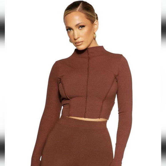 Naked Wardrobe Snatched To The Top - Picture 3 of 3